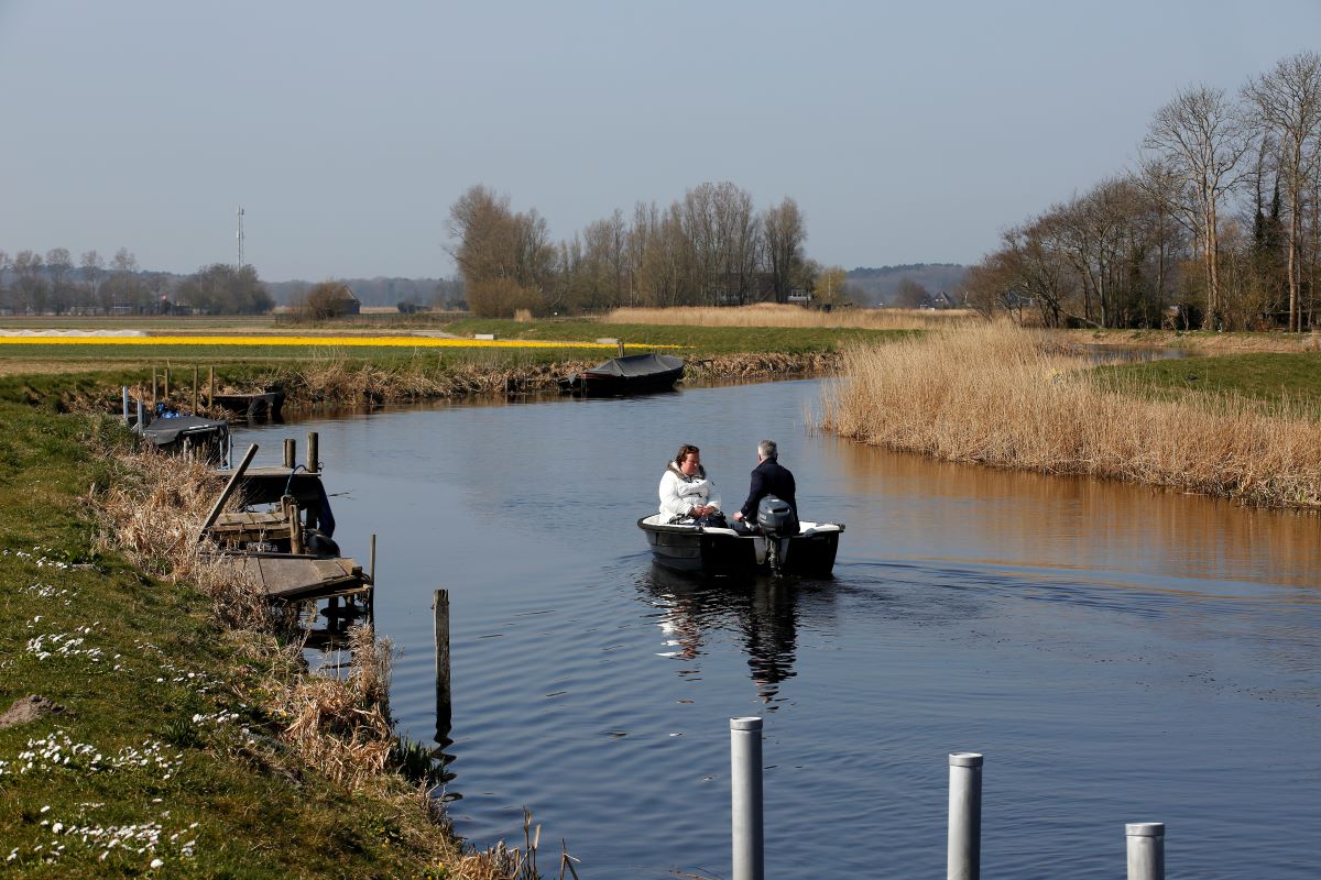 Bootsfahrt durch die Polder von Bergen